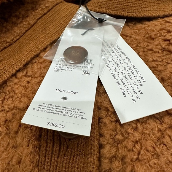 UGG FLUFFY SWEATER NWT SZ. L - Picture 7 of 7